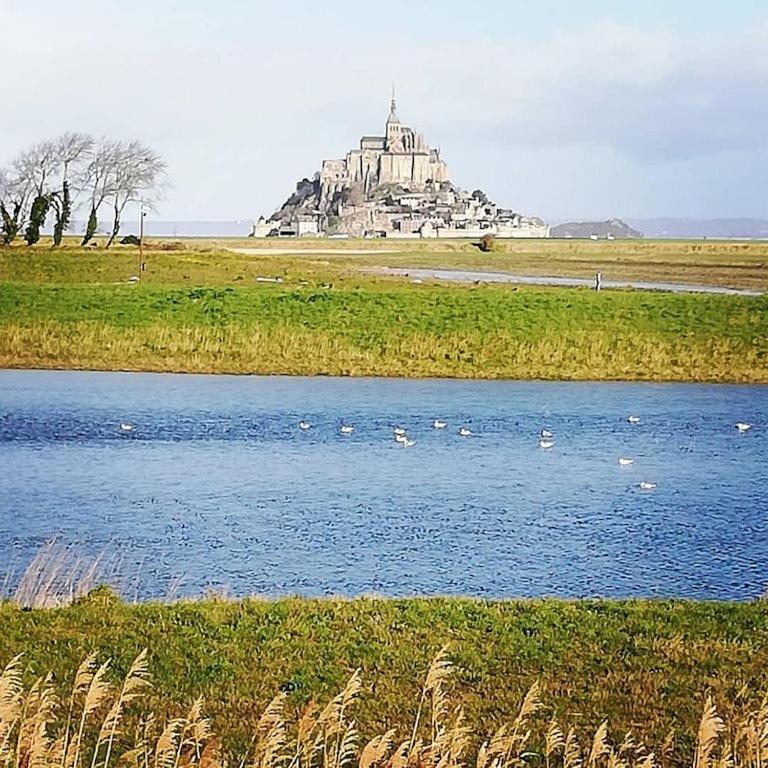Gites Les 2 Clos Au Pied Du Mont Pontorson Exterior photo